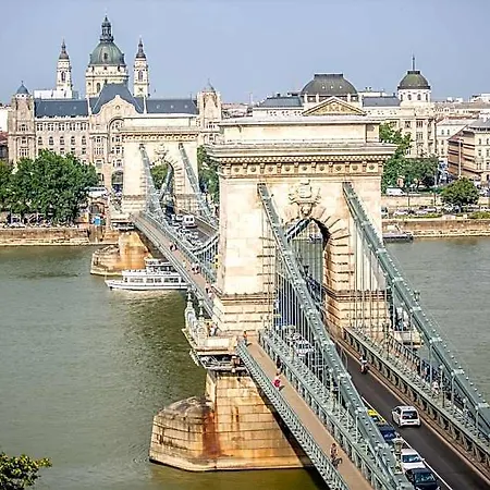 A & E Budapest